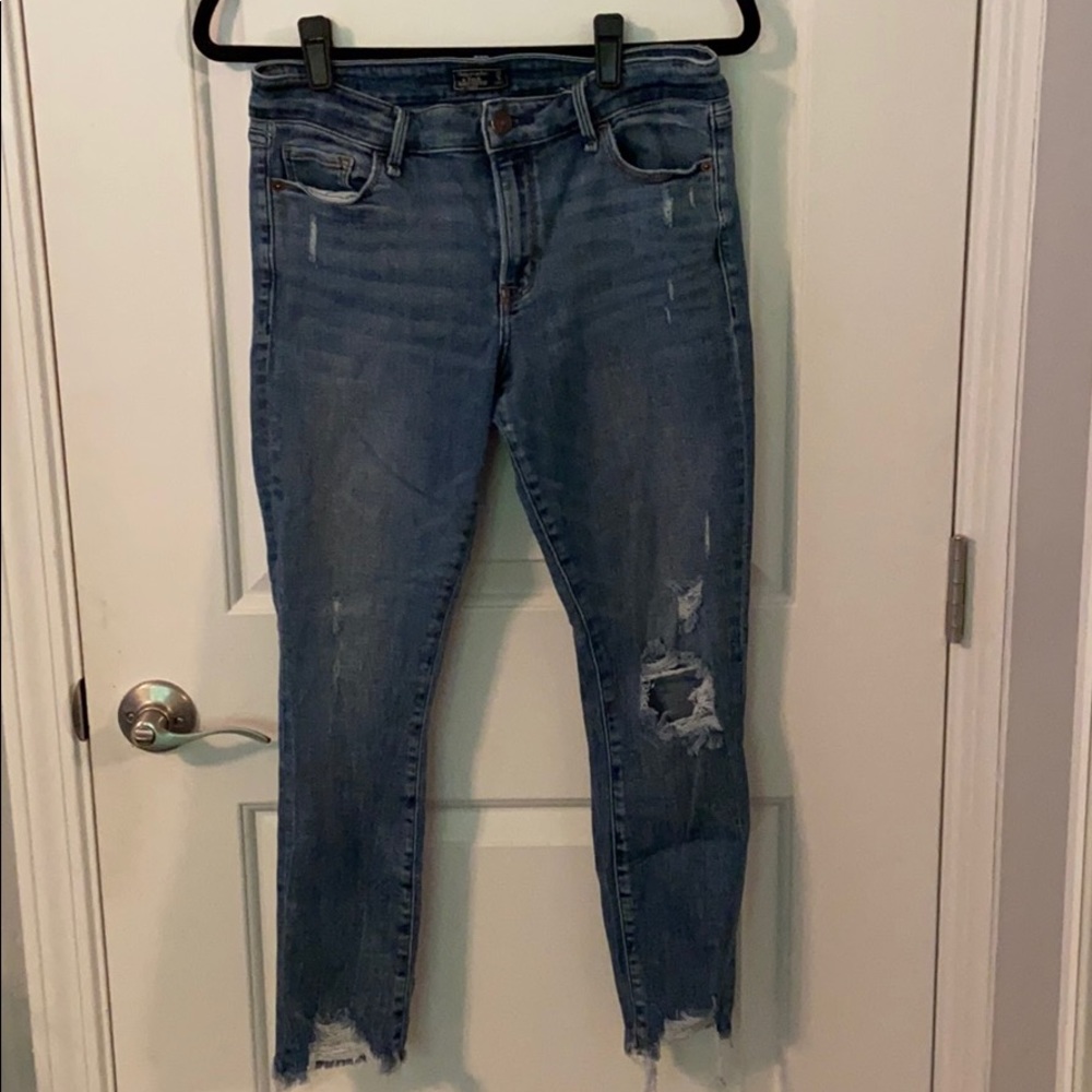 Light wash low rise ankle jeans